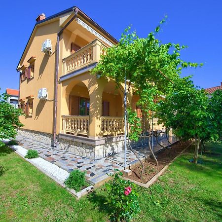 Apartment Bazina - Airconditioning, Parking, 500M From The Beach 크르크 외부 사진