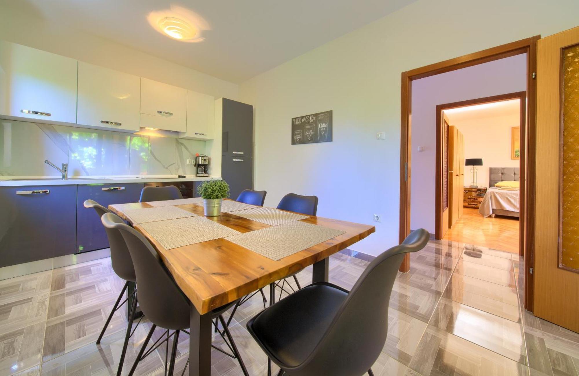 Apartment Bazina - Airconditioning, Parking, 500M From The Beach 크르크 외부 사진