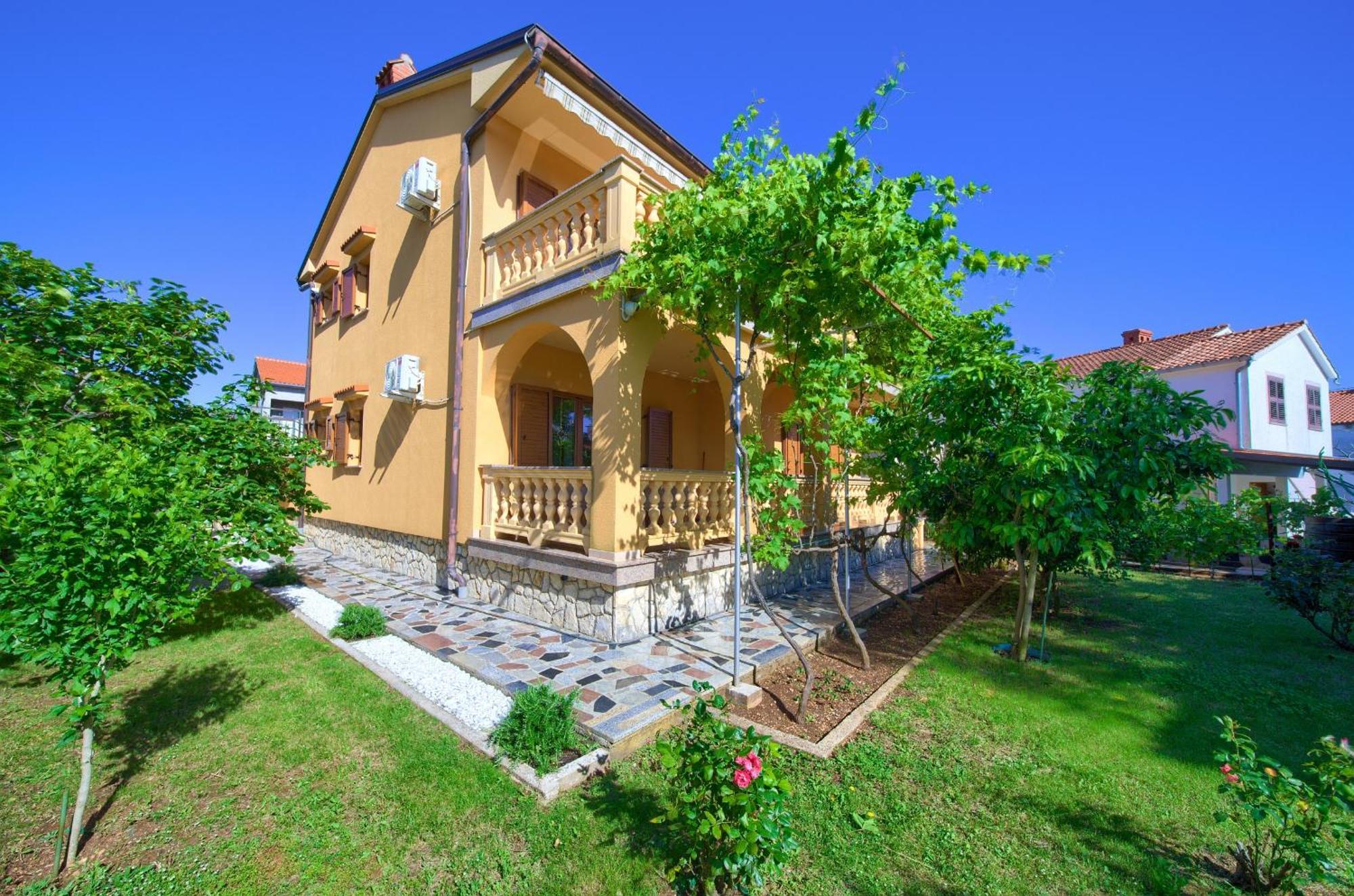 Apartment Bazina - Airconditioning, Parking, 500M From The Beach 크르크 외부 사진