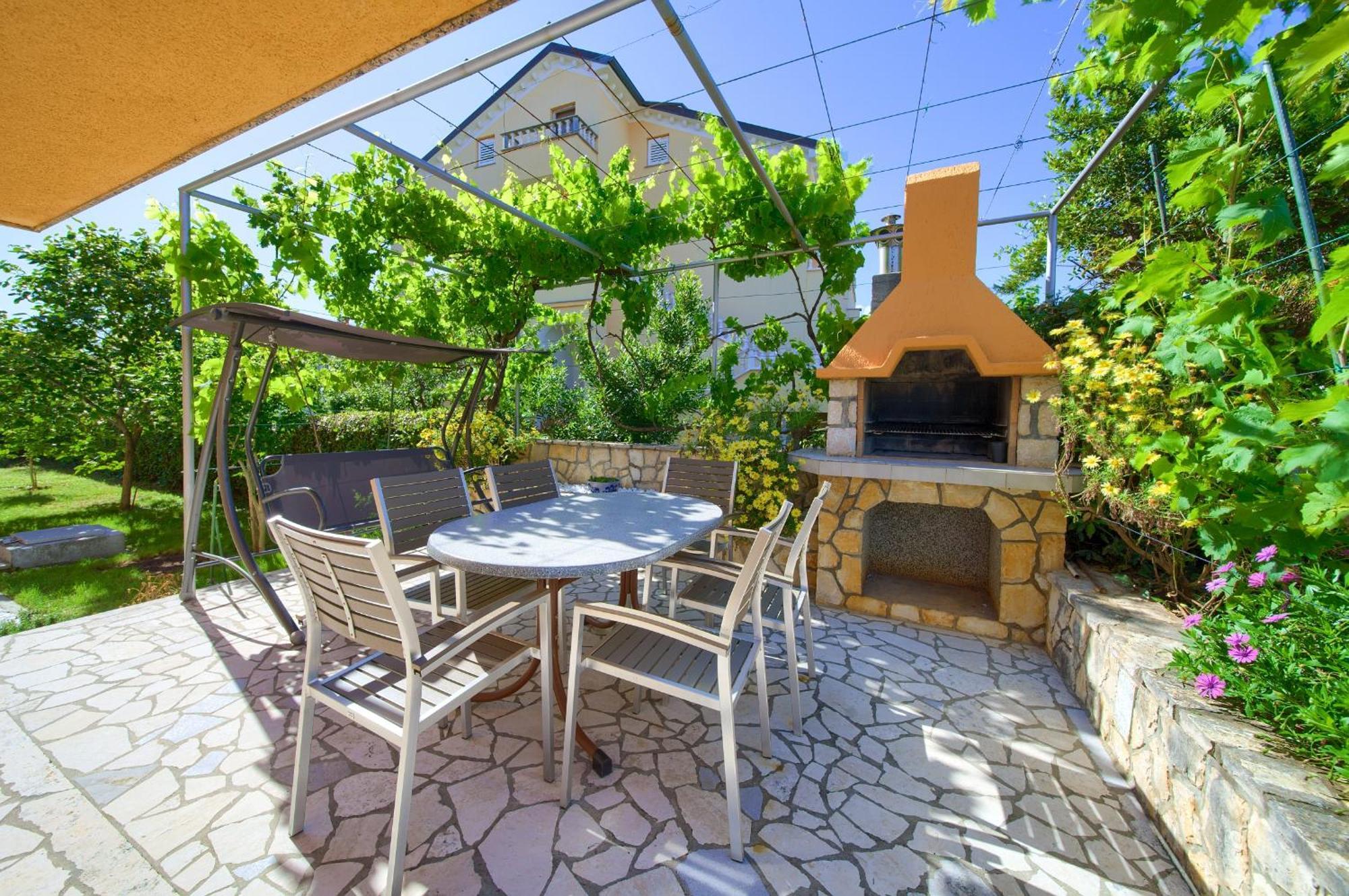 Apartment Bazina - Airconditioning, Parking, 500M From The Beach 크르크 외부 사진