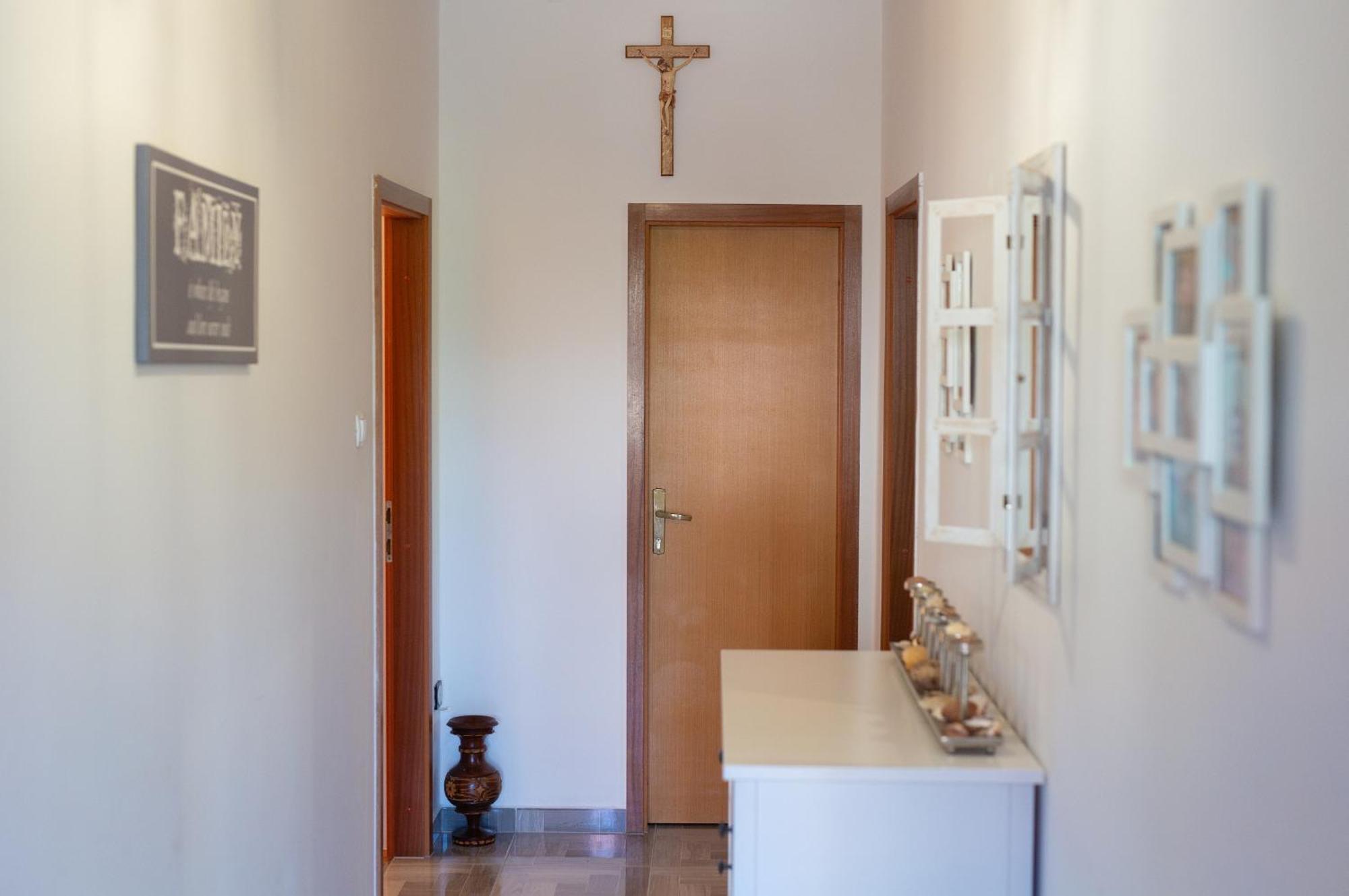 Apartment Bazina - Airconditioning, Parking, 500M From The Beach 크르크 외부 사진