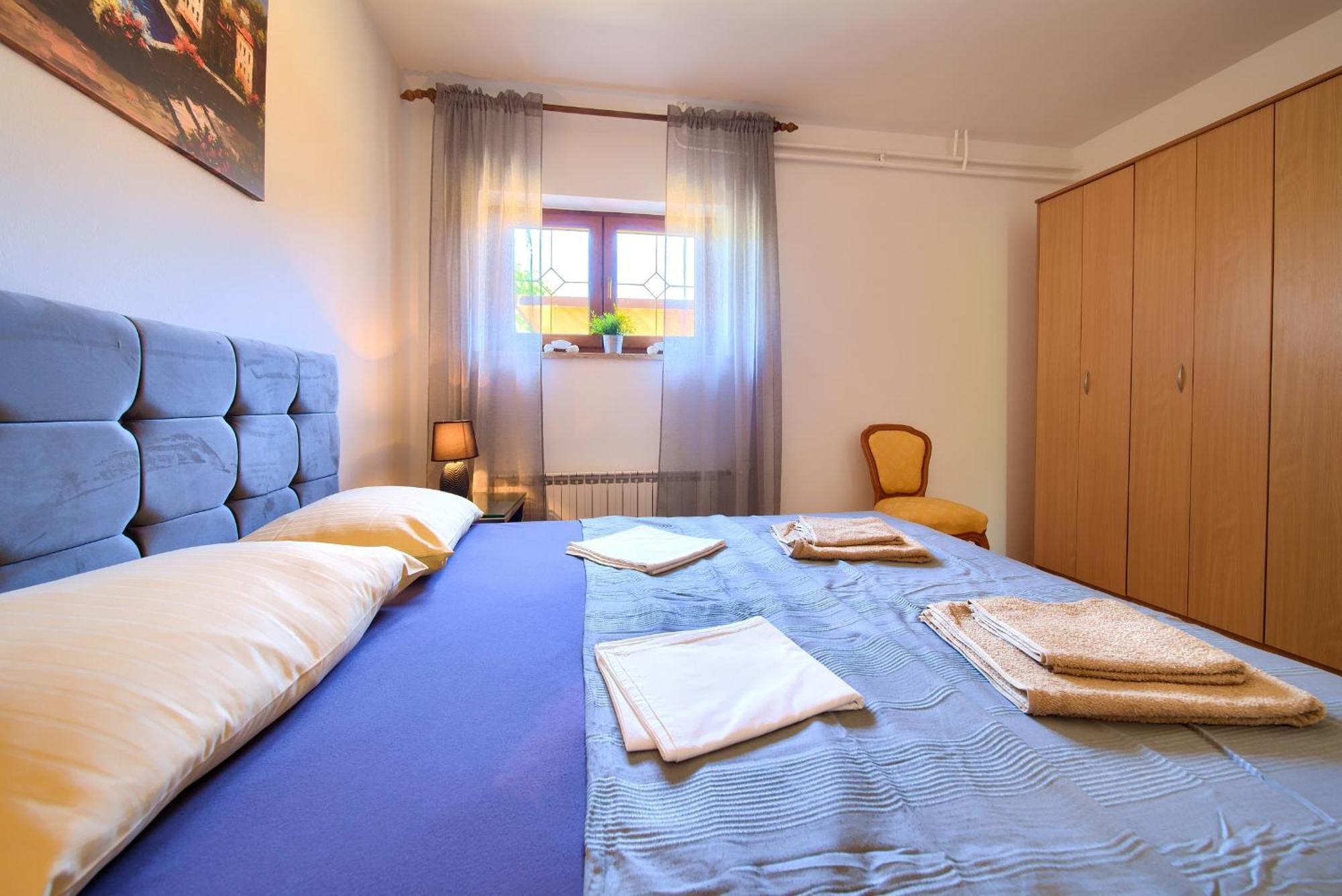 Apartment Bazina - Airconditioning, Parking, 500M From The Beach 크르크 외부 사진