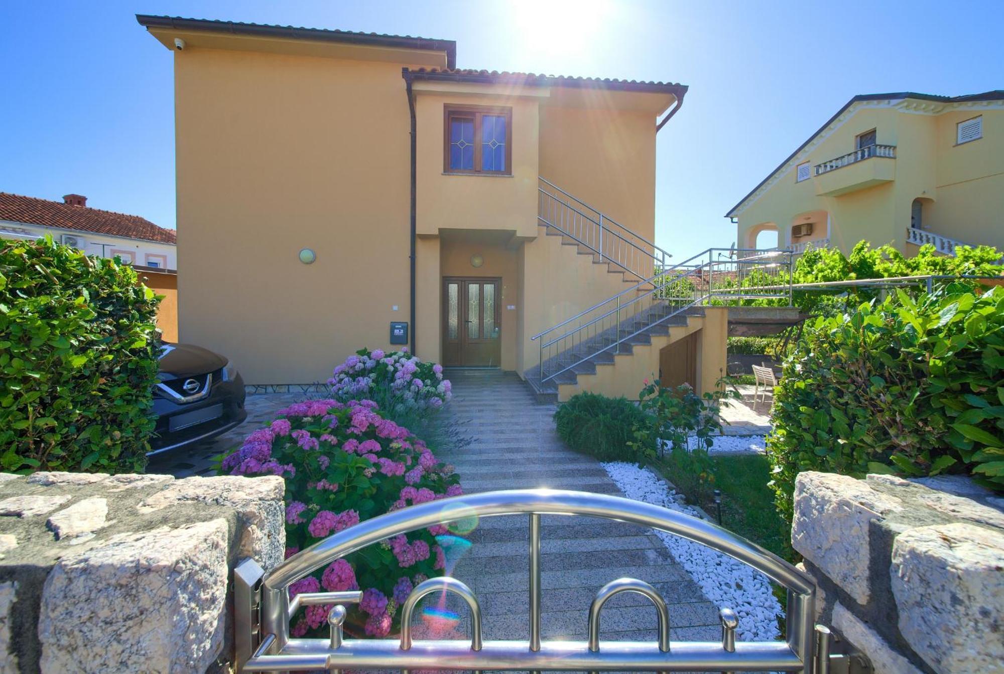 Apartment Bazina - Airconditioning, Parking, 500M From The Beach 크르크 외부 사진