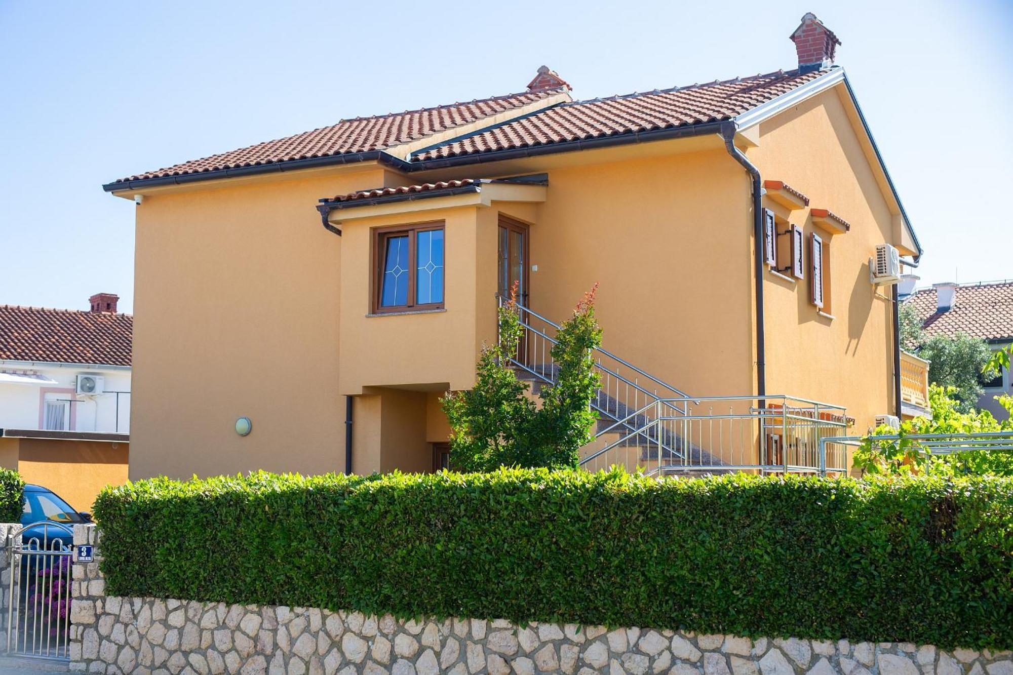 Apartment Bazina - Airconditioning, Parking, 500M From The Beach 크르크 외부 사진
