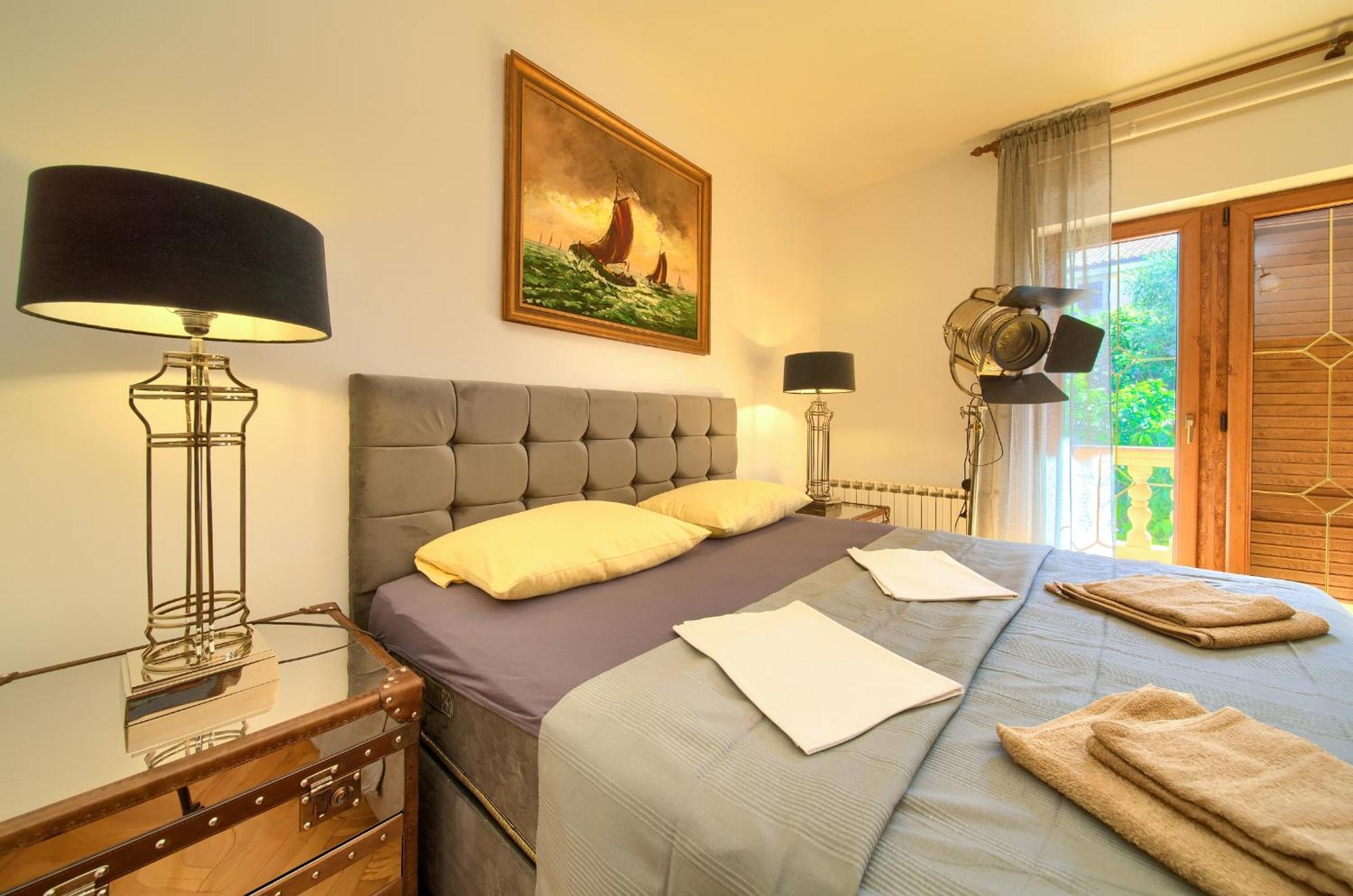 Apartment Bazina - Airconditioning, Parking, 500M From The Beach 크르크 외부 사진